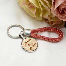 Porta-chaves com cabochão de madeira gravado e argola de corda personalizada numa seleção de cores
