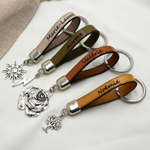 Porta-chaves em pele a personalizar através de gravação com o pingente à sua escolha